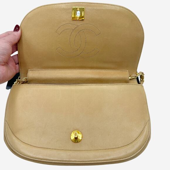 Authentic Vintage Beige Lambskin Chanel Halfmoon w 24k gold plated hardware - Picture 5 of 16